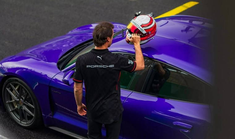 O elektrikli model Porsche 911 Turbo S'i geride bıraktı