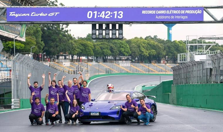 O elektrikli model Porsche 911 Turbo S'i geride bıraktı