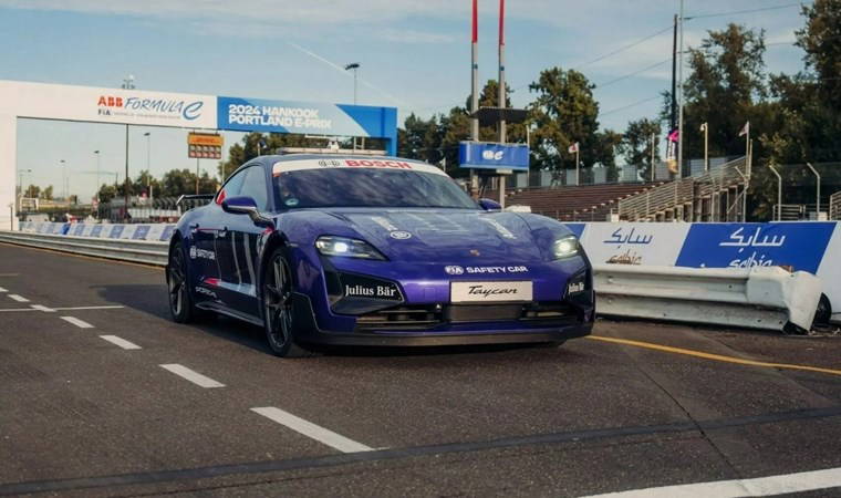 O elektrikli model Porsche 911 Turbo S'i geride bıraktı