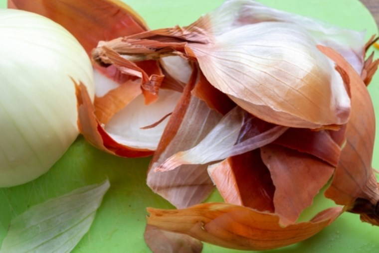 Tek damlasıyla solmuş çiçeklerinizi canlandırın: Bitkilere çiçek açtıran 5 doğal kür