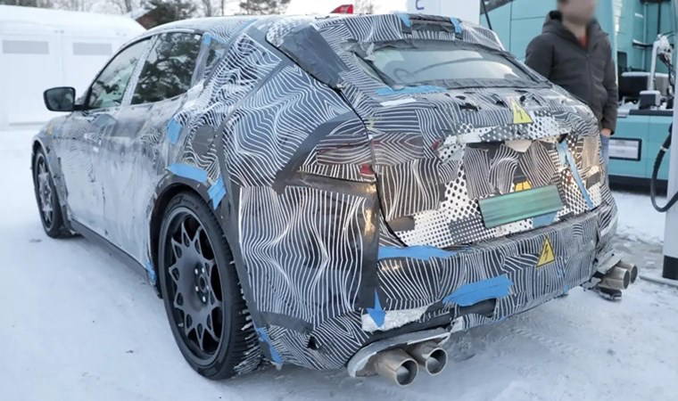 Ferrari'nin ilk elektrikli modeli yola çıktı!