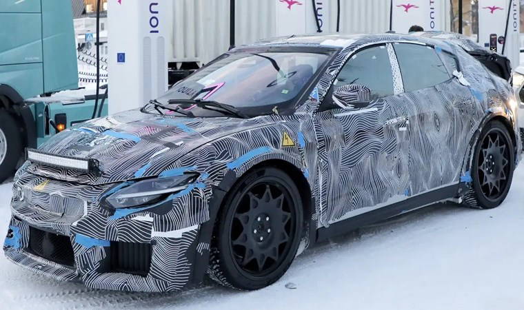 Ferrari'nin ilk elektrikli modeli yola çıktı!