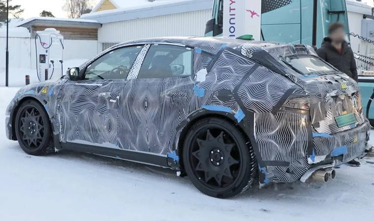 Ferrari'nin ilk elektrikli modeli yola çıktı!