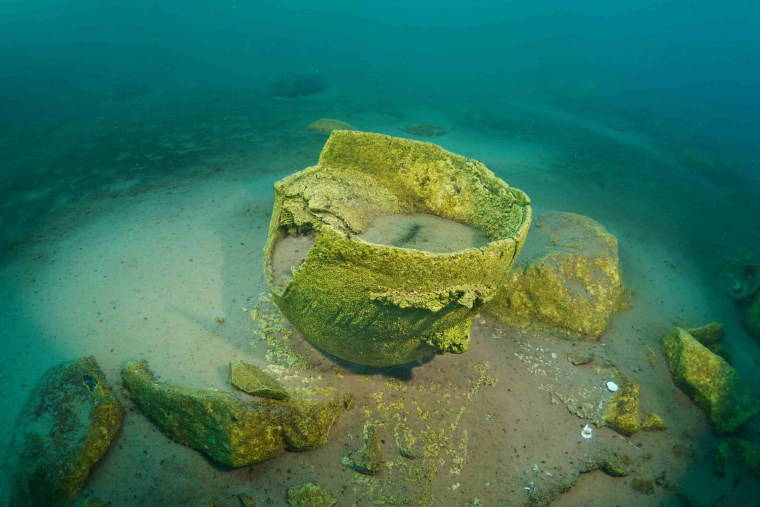 Van Gölü'nün derinliklerinde antik yapılar keşfedildi