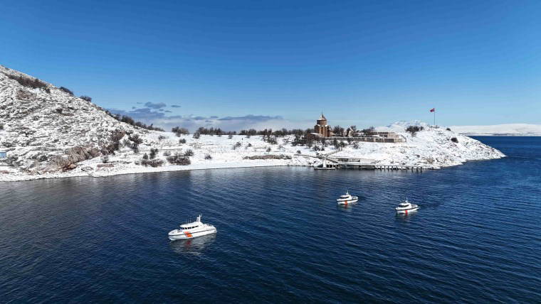 Van Gölü'nün derinliklerinde antik yapılar keşfedildi