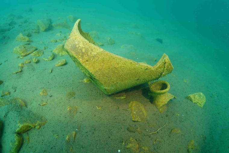 Van Gölü'nün derinliklerinde antik yapılar keşfedildi