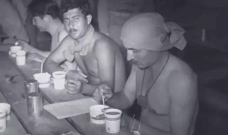 Kore Savaşı'nda dondurma yiyen Mehmetçiğin görüntüsü ailesine ulaştı