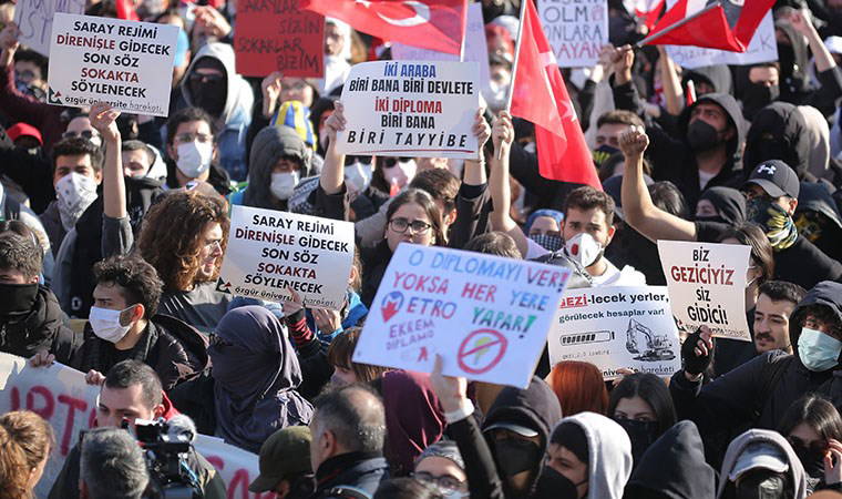 İmamoğlu destek için Gençler Beyazıt Meydanında buluştu: 3.günden kareler