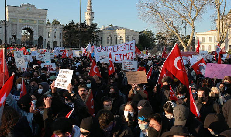 İmamoğlu destek için Gençler Beyazıt Meydanında buluştu: 3.günden kareler