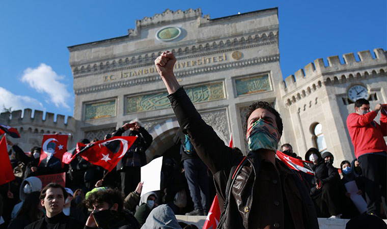 İmamoğlu destek için Gençler Beyazıt Meydanında buluştu: 3.günden kareler