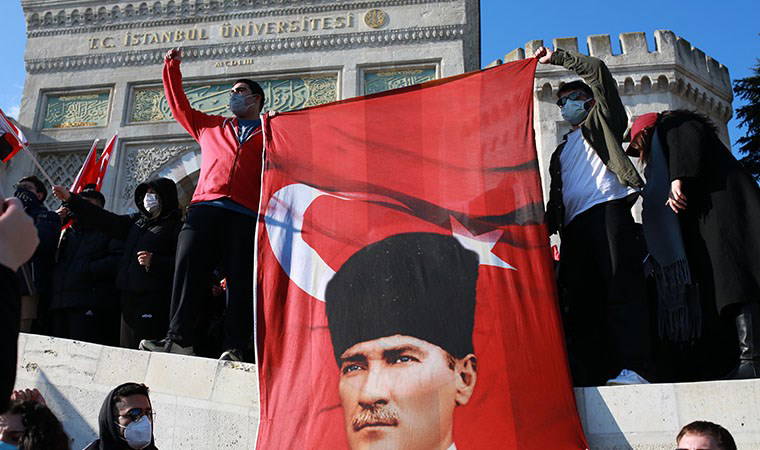 İmamoğlu destek için Gençler Beyazıt Meydanında buluştu: 3.günden kareler
