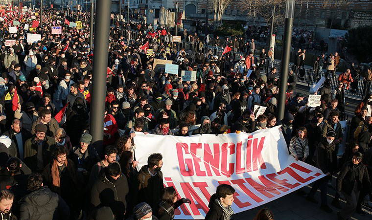 İmamoğlu destek için Gençler Beyazıt Meydanında buluştu: 3.günden kareler