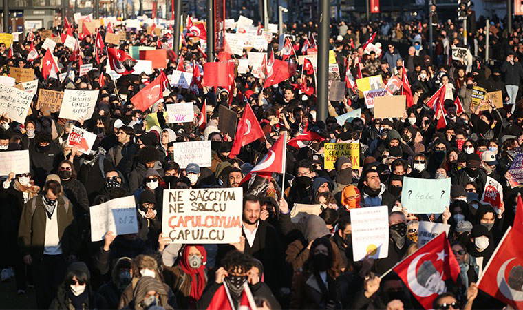 İmamoğlu destek için Gençler Beyazıt Meydanında buluştu: 3.günden kareler