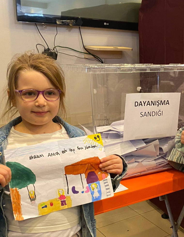 CHP'de önseçim: Çocuklar da 'İmamoğlu' için sandık başına gitti