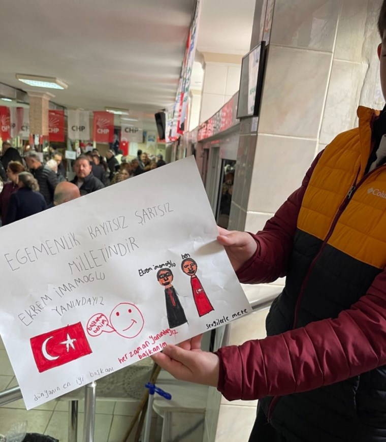 CHP'de önseçim: Çocuklar da 'İmamoğlu' için sandık başına gitti