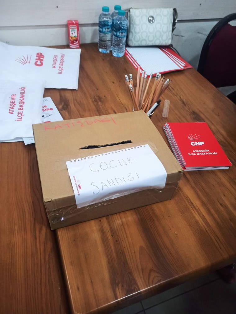 CHP'de önseçim: Çocuklar da 'İmamoğlu' için sandık başına gitti