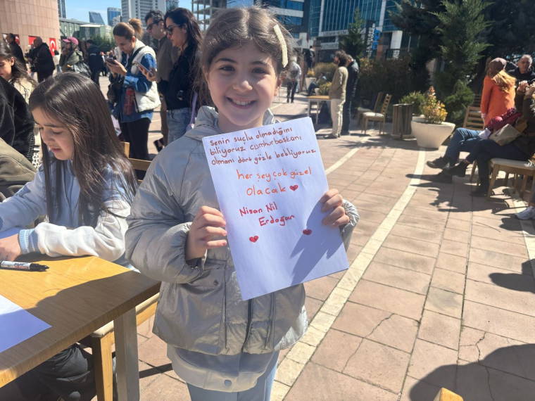 CHP'de önseçim: Çocuklar da 'İmamoğlu' için sandık başına gitti