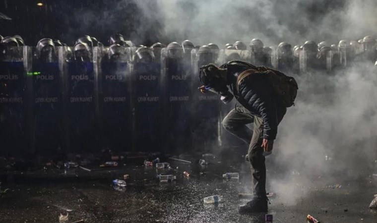 Dünya Türkiye'de yaşananları bu manşetlerle duyurdu: 