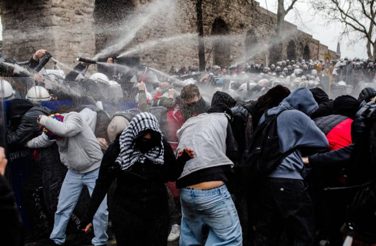 Polisin sert müdahalesi tepki çekmişti: Saraçhane'den yürek sızlatan kareler...