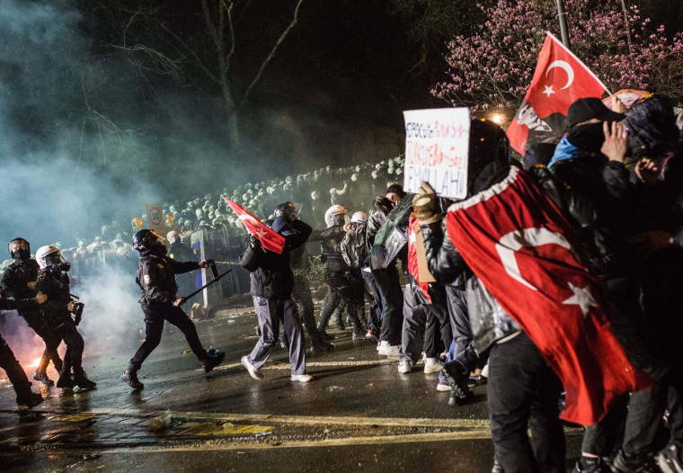 Polisin sert müdahalesi tepki çekmişti: Saraçhane'den yürek sızlatan kareler...