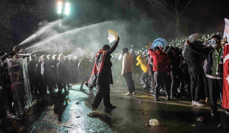 Polisin sert müdahalesi tepki çekmişti: Saraçhane'den yürek sızlatan kareler...