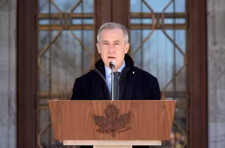 Trump yeni gümrük vergisiyle ticaret savaşını ateşledi: Dünyadan gelen tepkiler büyüyor!