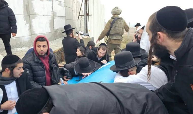 Aşırı dinci Yahudiler İsrail ordusu korumasında Lübnan'a girdi