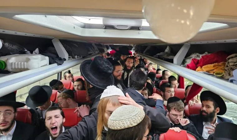 Aşırı dinci Yahudiler İsrail ordusu korumasında Lübnan'a girdi