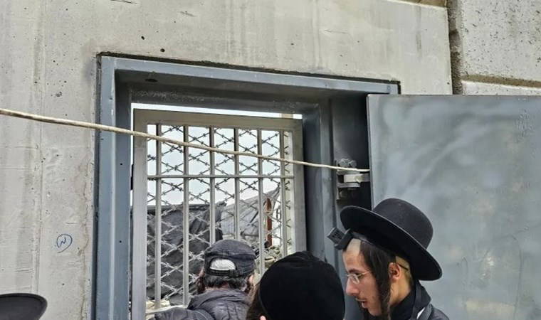 Aşırı dinci Yahudiler İsrail ordusu korumasında Lübnan'a girdi