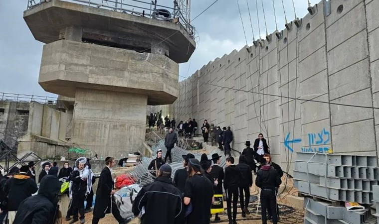 Aşırı dinci Yahudiler İsrail ordusu korumasında Lübnan'a girdi