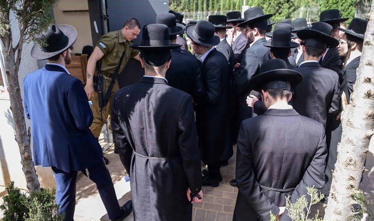 Aşırı dinci Yahudiler İsrail ordusu korumasında Lübnan'a girdi