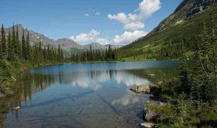 Doğanın kurallarına meydan okuyan 5 nehir ve göl: Bilim dünyası bu akarsuların sırrını araştırıyor