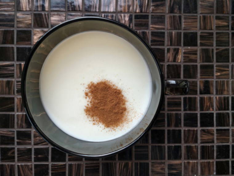 Yatmadan önce hafif ve lezzetli seçenekler: Gece acıkınca yiyebileceğiniz sağlıklı 10 atıştırmalık