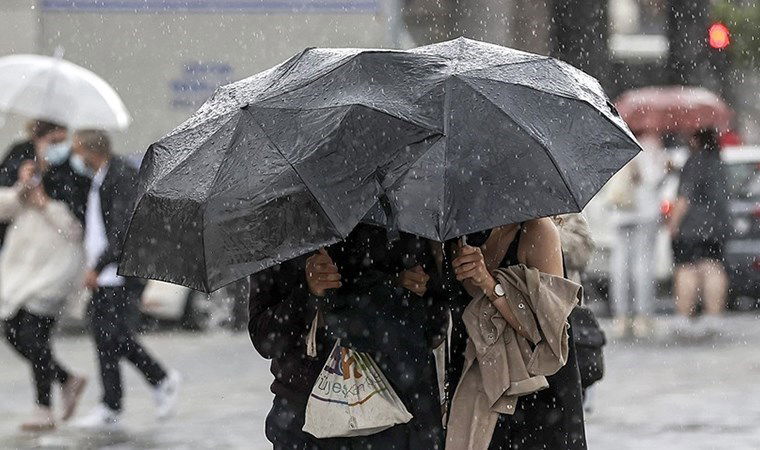 Meteoroloji 3 ili 'saat vererek' uyardı: Çok kuvvetli geliyor!