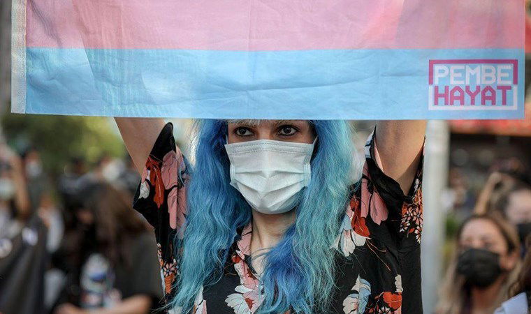 Hormon ilaçlarına getirilen kısıtlama trans bireyleri nasıl etkiliyor?