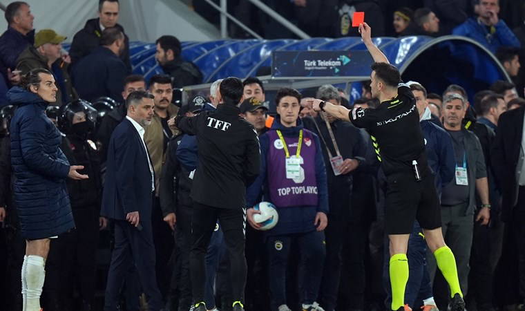 Eski hakemler değerlendirdi: İşte Fenerbahçe - Galatasaray derbisinin tartışmalı pozisyonları!