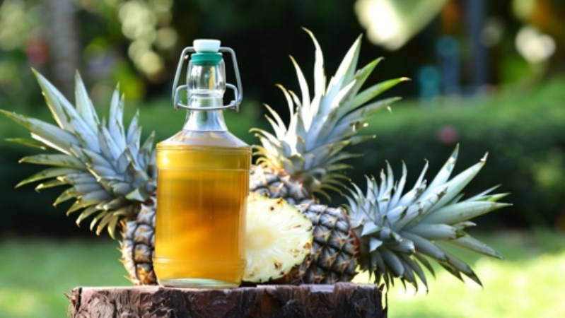 Detoks etkisi yaratan mucize çözüm: Ananas sirkesi tarifi ve faydaları