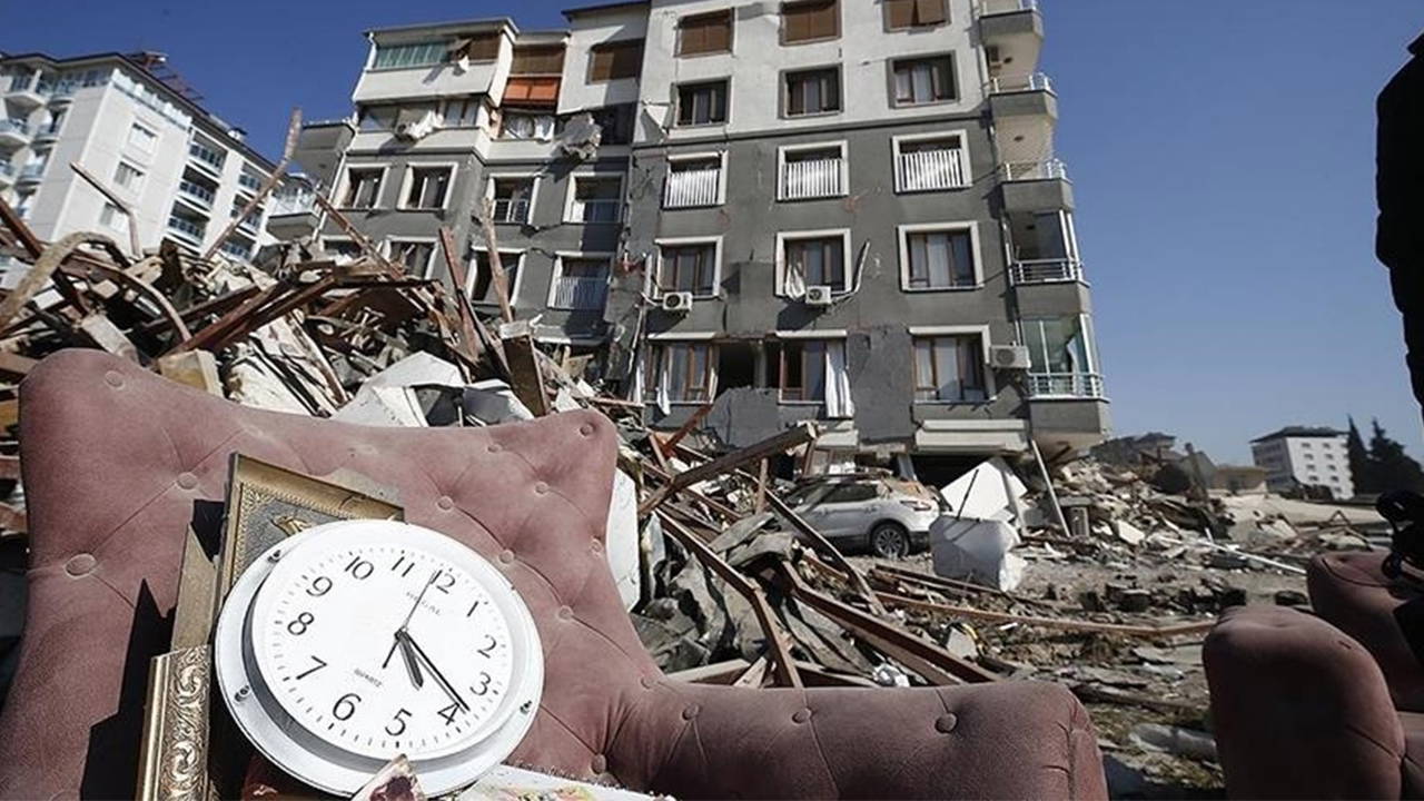 6 Şubat’ın 3. yılında dinmeyen acı: Ünlü isimlerden duygulandıran paylaşımlar