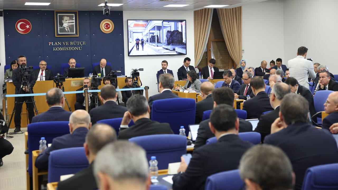 2026 bütçesi Plan ve Bütçe Komisyonu'nda... Enerji fiyatları ve dağıtım bedellerine tepki gösteren CHP'li Arslan: Devlet vatandaşına tuzak kurmaz