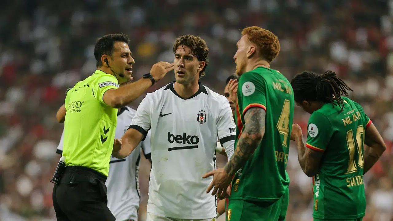 Eski hakemler Amedspor - Beşiktaş maçının tartışmalı pozisyonlarını değerlendirdi: 'Kırmızı kart ve penaltı kararı daha doğru olurdu'