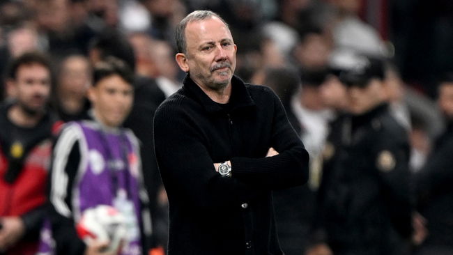 Beşiktaş'ta büyük tepki: Taraftarlar istifaya çağırdı!
