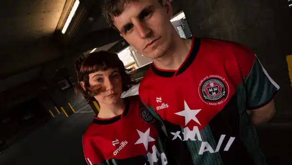 İrlanda kulübü Bohemian FC'den Küba'ya destek forması!
