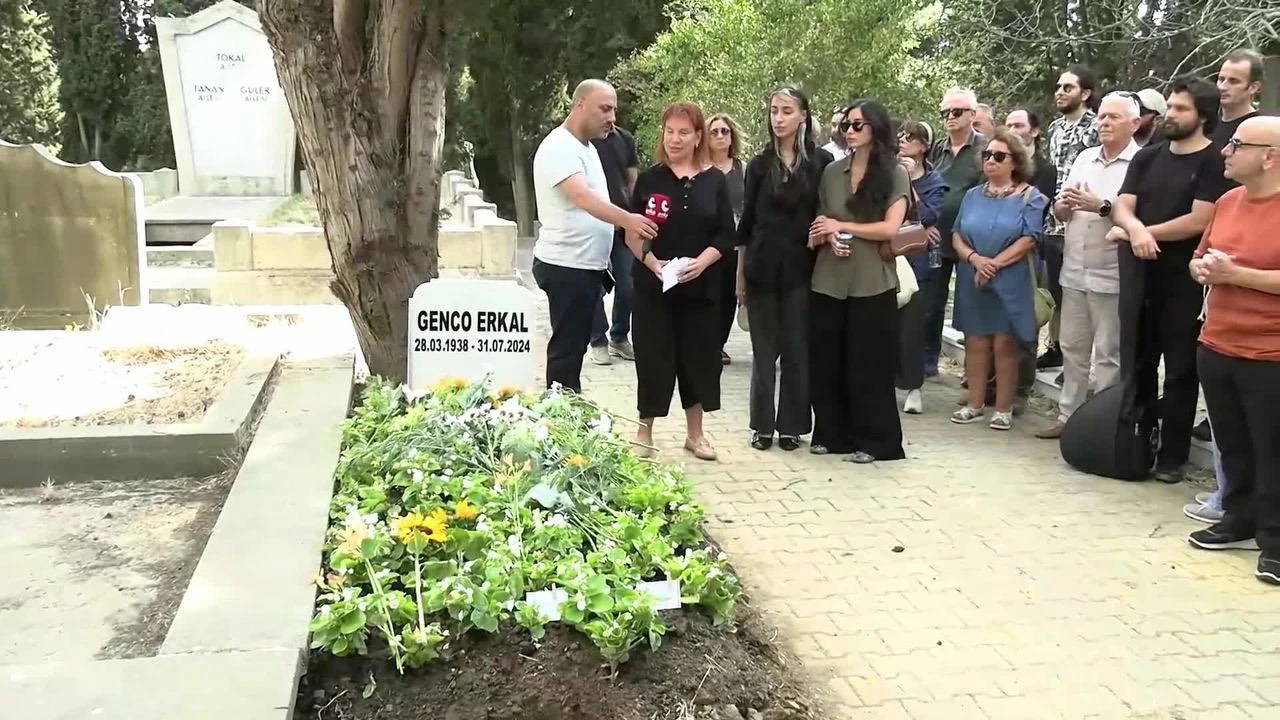 Genco Erkal ölümünün birinci yılında mezarı başında anıldı... İmamoğlu: ‘Sözünü sakınmadı, haksızlıkların karşısında dimdik durdu’