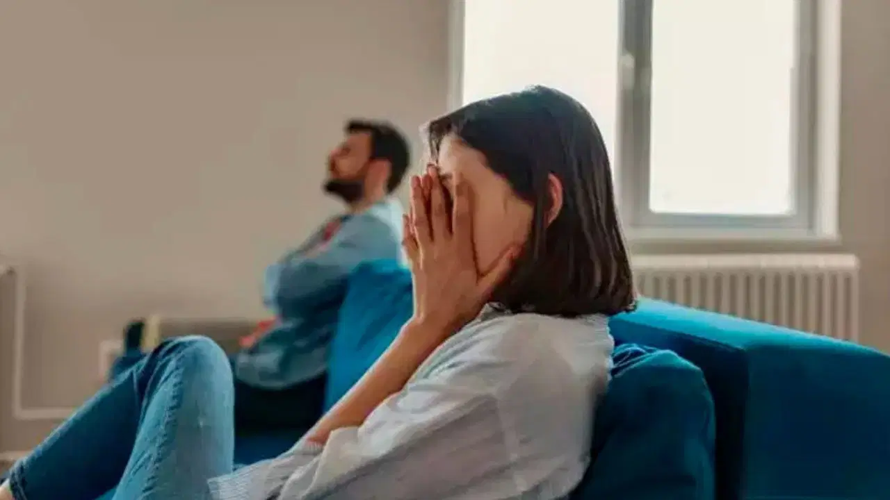 Çocukluk travmalarının romantik ilişkilerinize yansıdığını gösteren 7 işaret