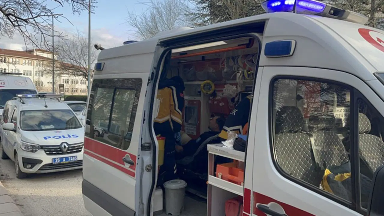 Komşular arasında gürültü nedeniyle 'bıçaklı' kavga: 4 yaralı