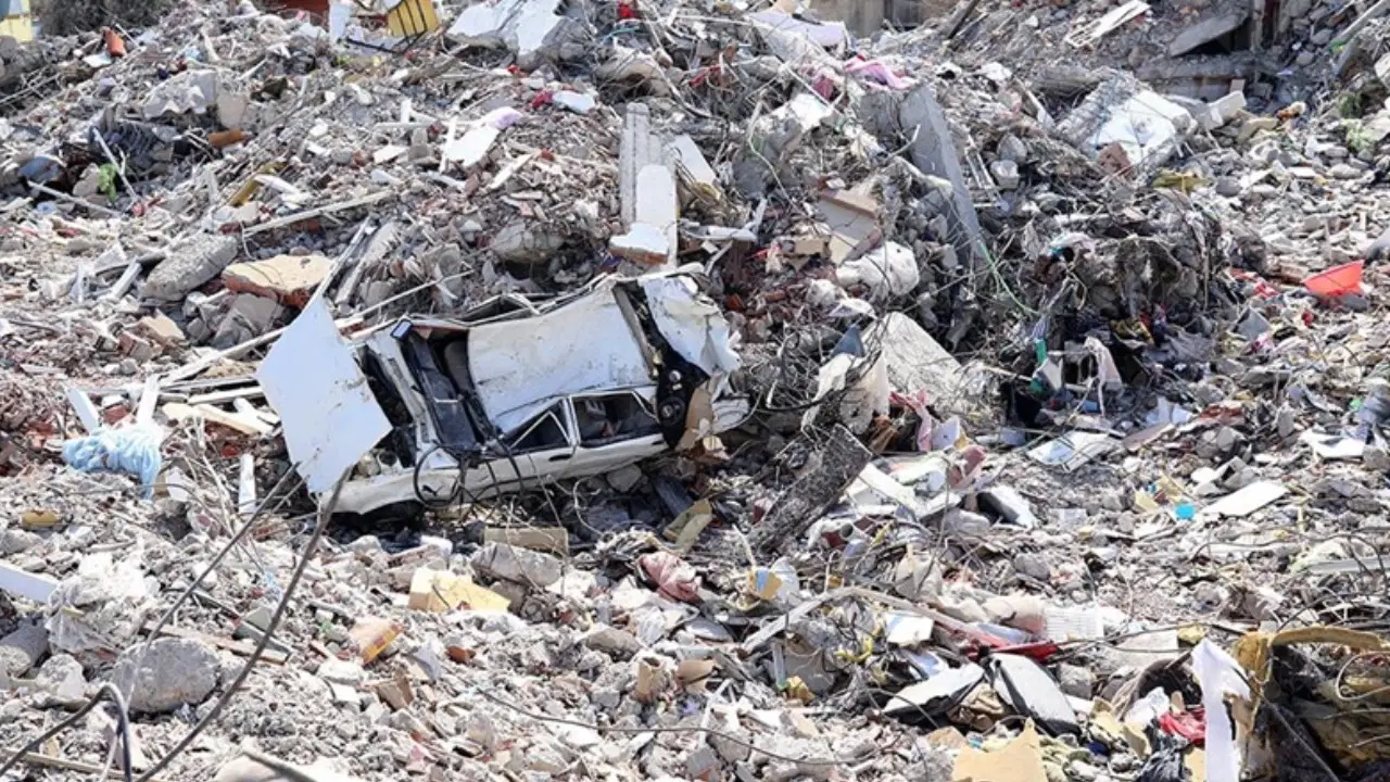 6 Şubat depremlerinin enkazından vurgun çıktı: Hasarlı araçlar üzerinden milyonluk oyun