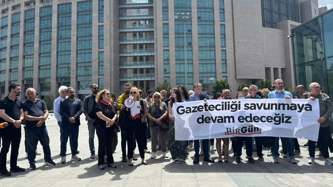 Gazetecilerden sert tepki: 'Sarya Toprak’ı hedef gösterenler cinayetin suç ortağıdır'