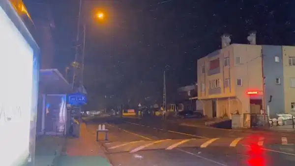 İstanbul'un bazı ilçelerinde kar yağışı etkili olmaya başladı