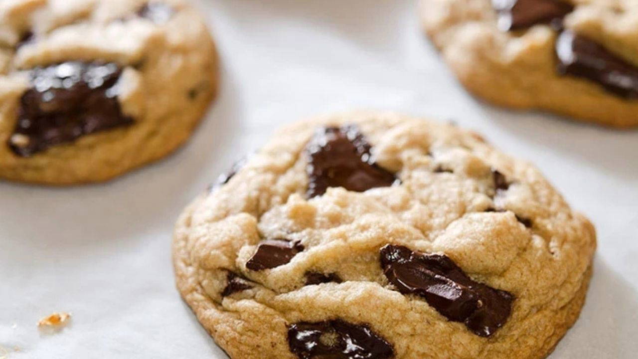 Evde pastane lezzeti: 15 dakikada çikolatalı cookie yapımı