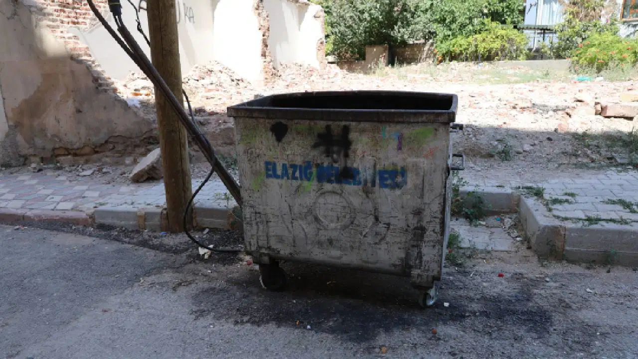 Elazığ'da korkunç olay... Yeni doğmuş bebeğini çöpe attı!